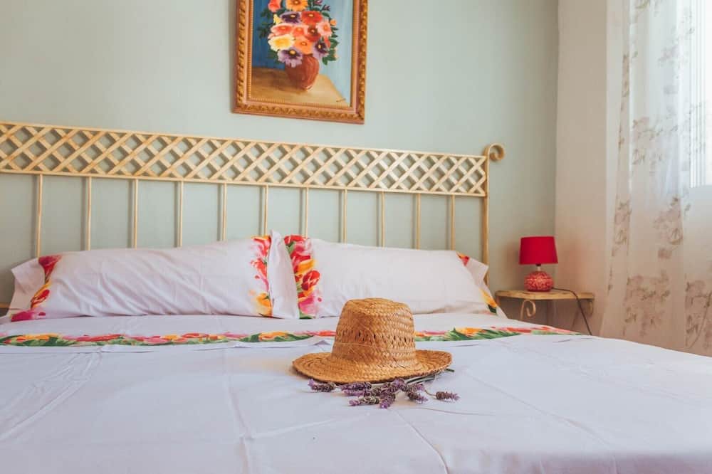 Photo of Bedroom in Mula