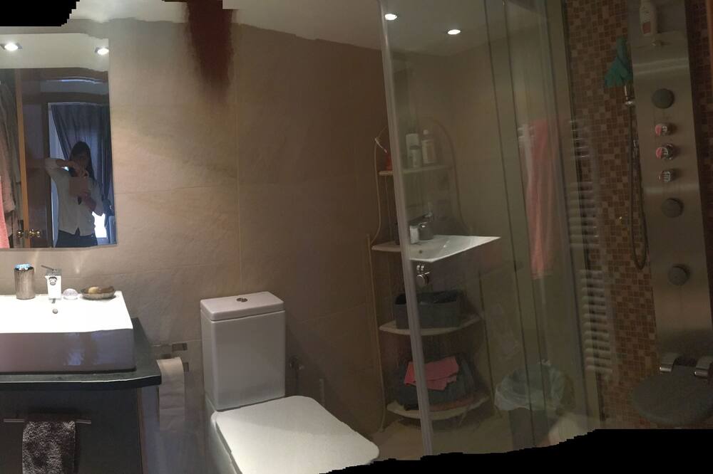 Photo of Bathroom in Figueres