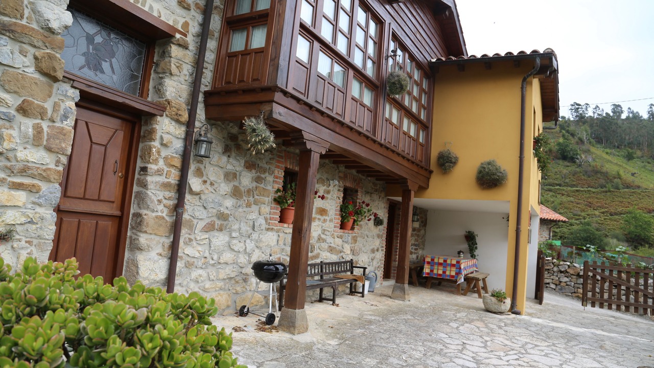 Photo of Outdoor in Panes