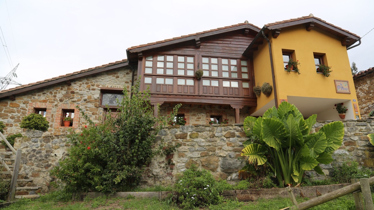 Photo of Outdoor in Panes