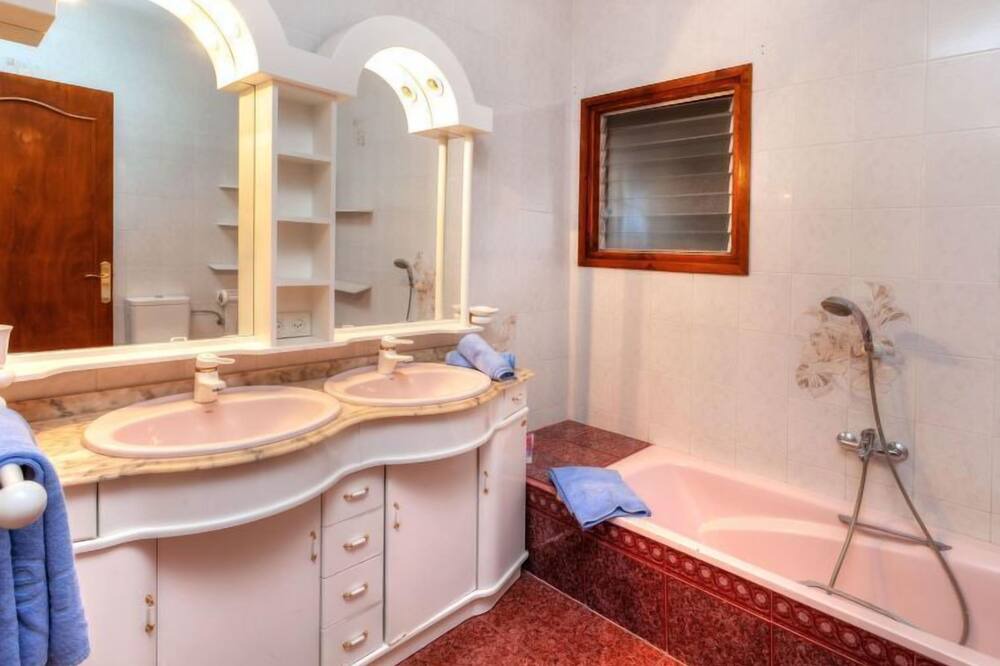 Photo of Bathroom in Can Carbonell
