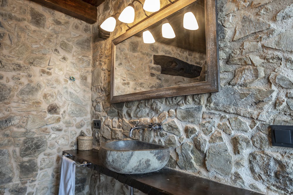Photo of Bathroom in Bescano