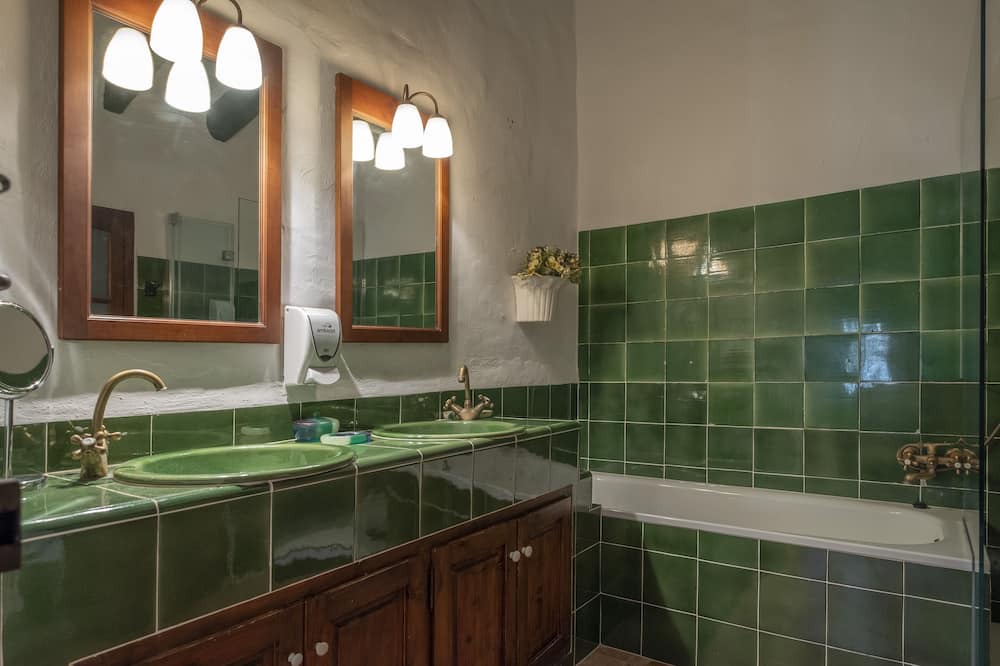 Photo of Bathroom in Bescano