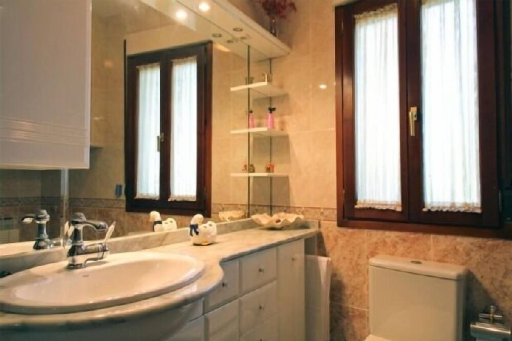 Photo of Bathroom in Espeja de San Marcelino