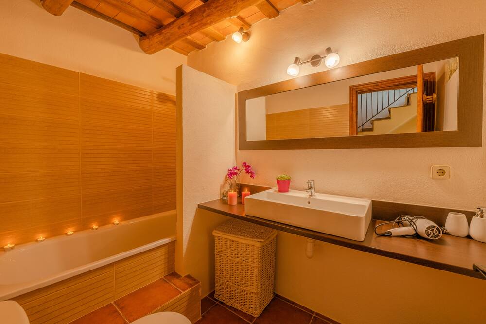 Photo of Bathroom in Sords