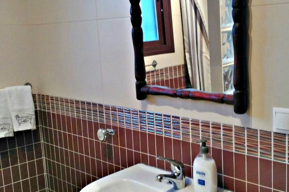 Photo of Bathroom in Alcaracejos