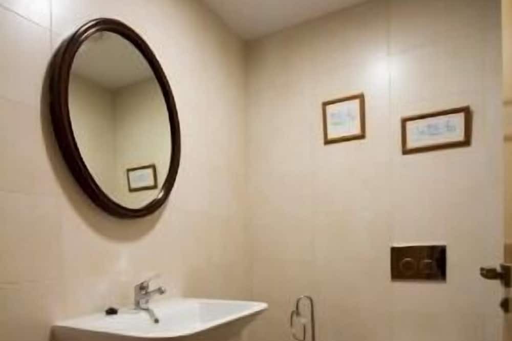 Photo of Bathroom in Obanos