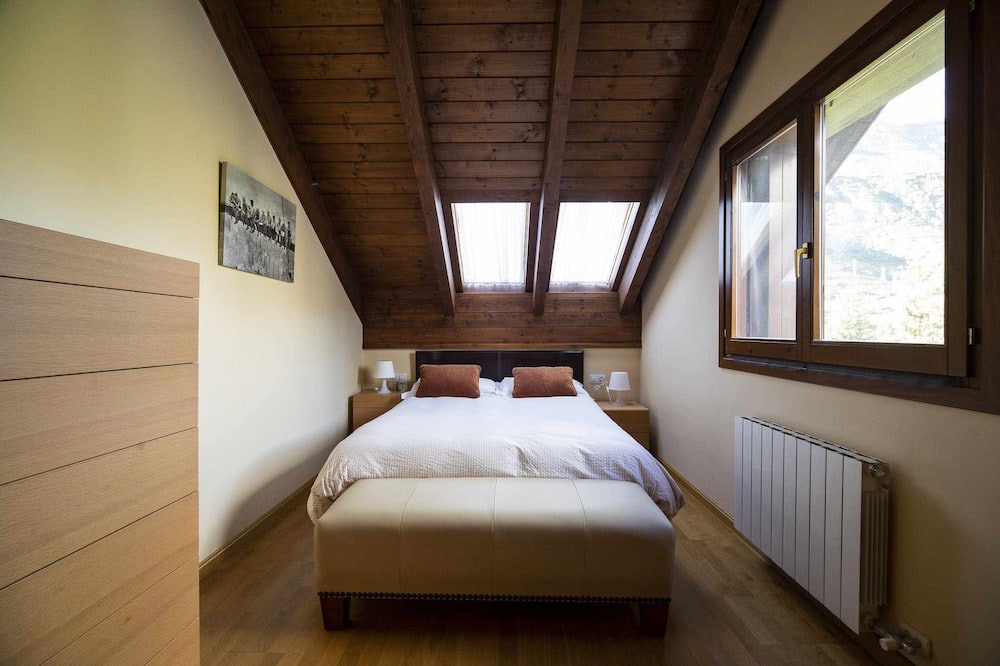 Photo of Bedroom in Linsoles