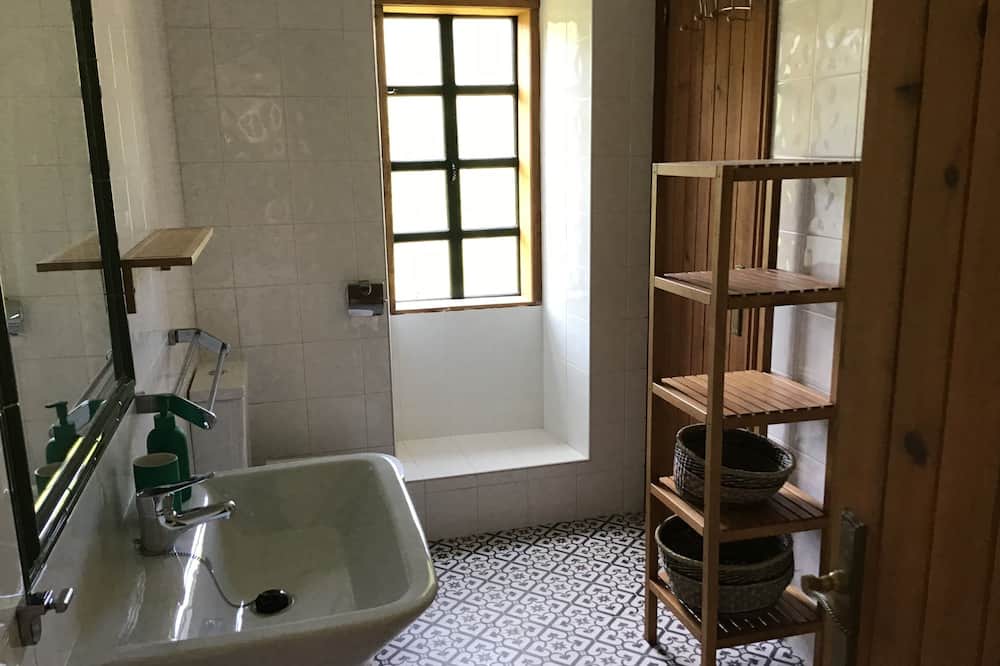 Photo of Bathroom in Callobre