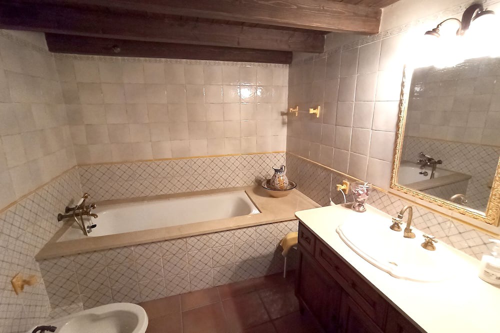Photo of Bathroom in Amer