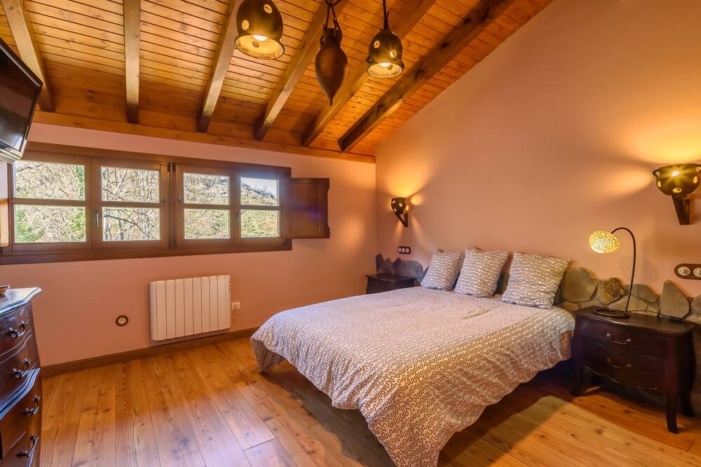 Photo of Bedroom in Llananzanes