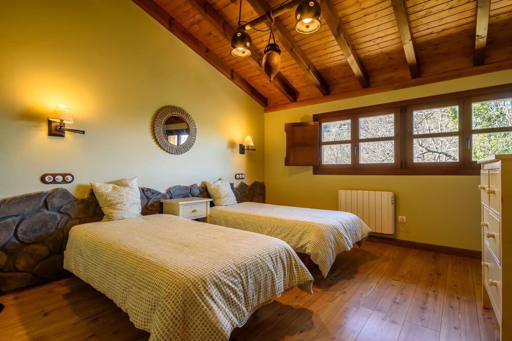 Photo of Bedroom in Llananzanes