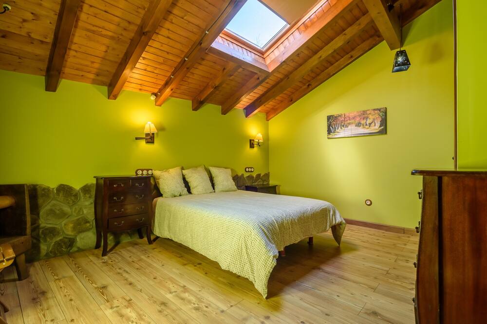 Photo of Bedroom in Llananzanes