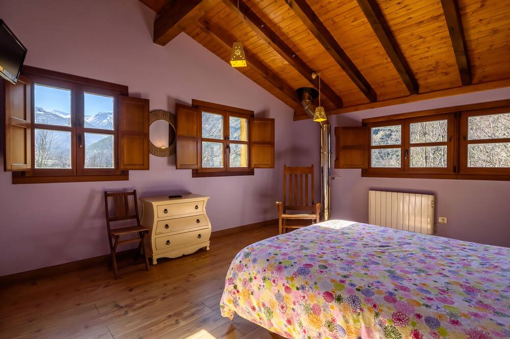 Photo of Bedroom in Llananzanes