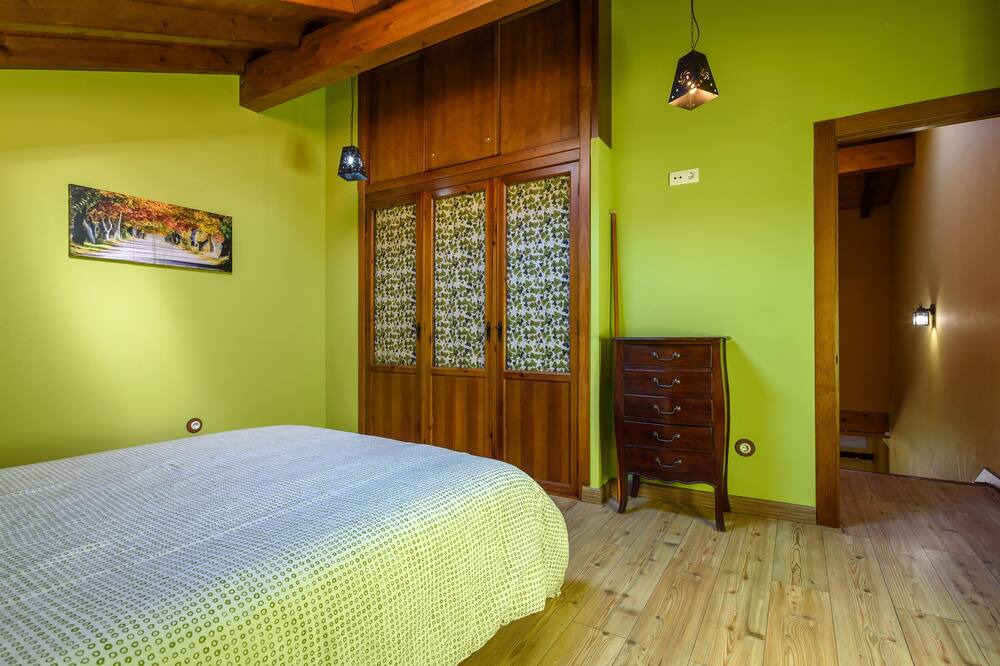 Photo of Bedroom in Llananzanes