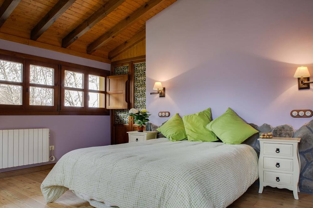Photo of Bedroom in Llananzanes