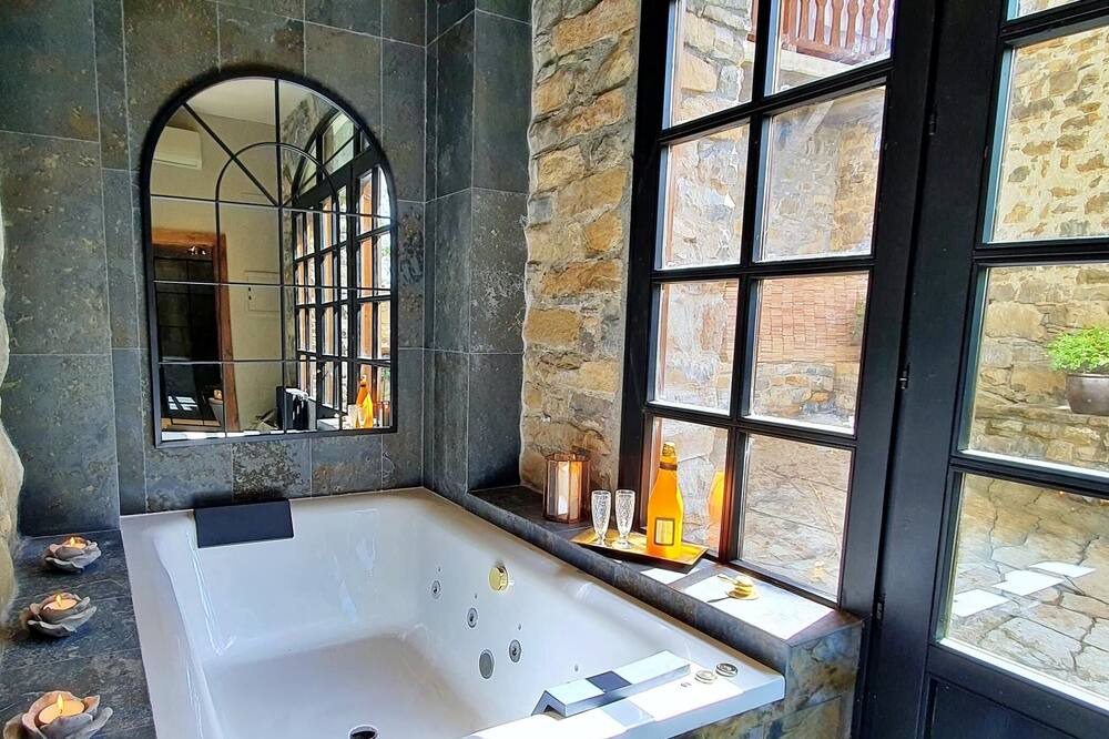 Photo of Bathroom in Banaston