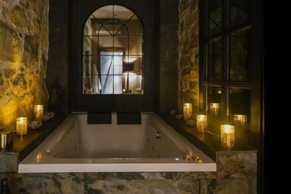 Photo of Bathroom in Banaston