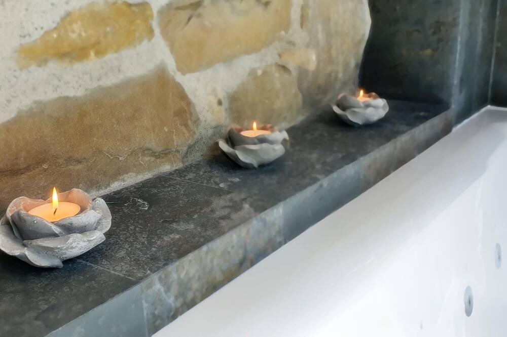 Photo of Bathroom in Banaston