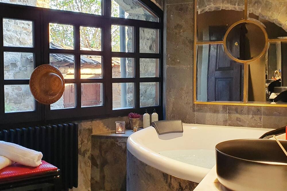 Photo of Bathroom in Banaston