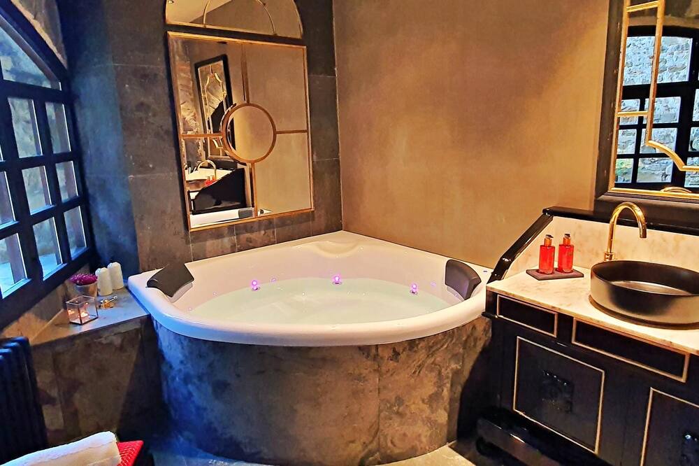 Photo of Bathroom in Banaston