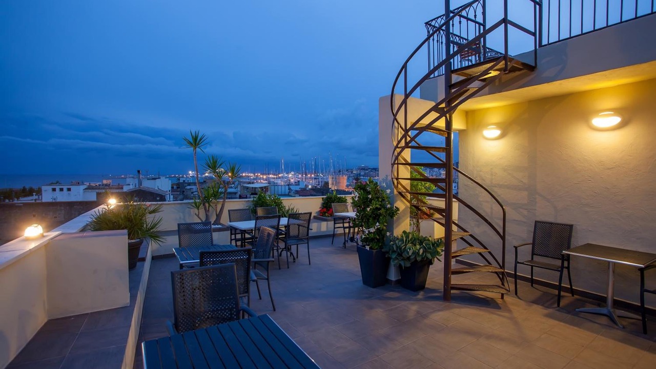 Photo of Patio Balcony in La Llotja-Born