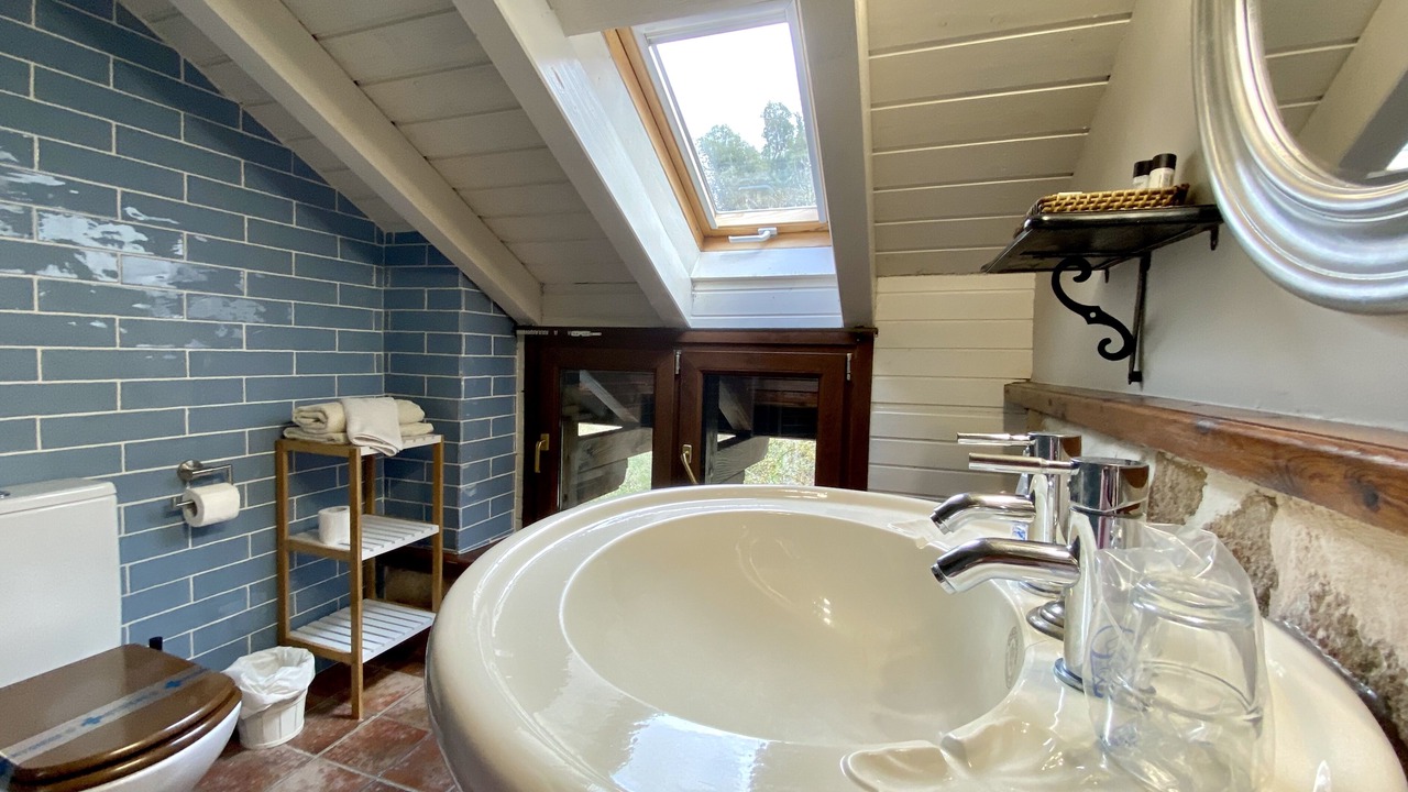 Photo of Bathroom in Regules