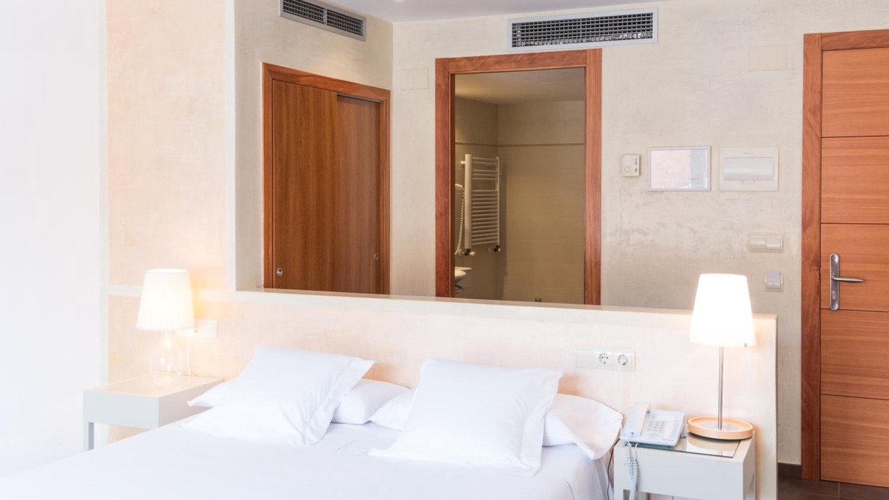 Photo of Bedroom in Roses Town Center