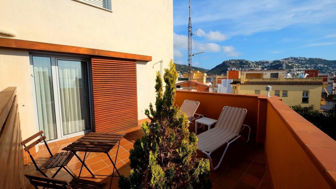 Photo of Patio Balcony in Roses Town Center