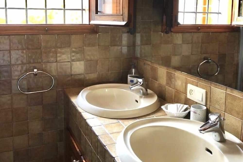 Photo of Bathroom in Llagostera