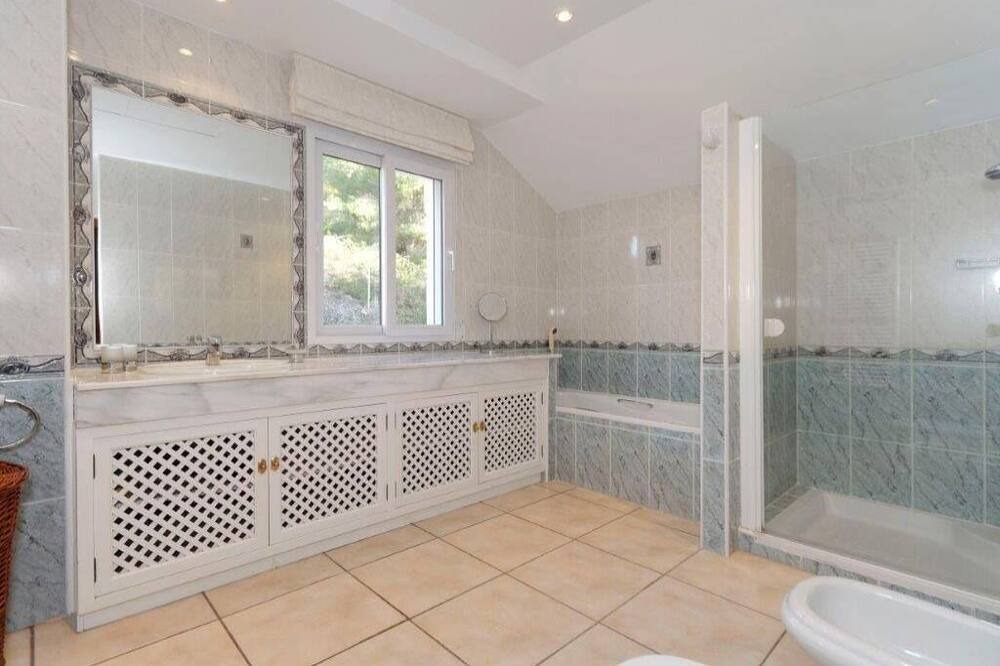 Photo of Bathroom in Diputacion de Rincon de San Gines