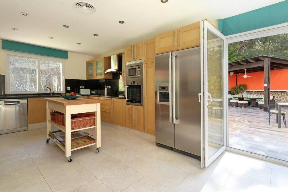 Photo of Kitchen in Diputacion de Rincon de San Gines