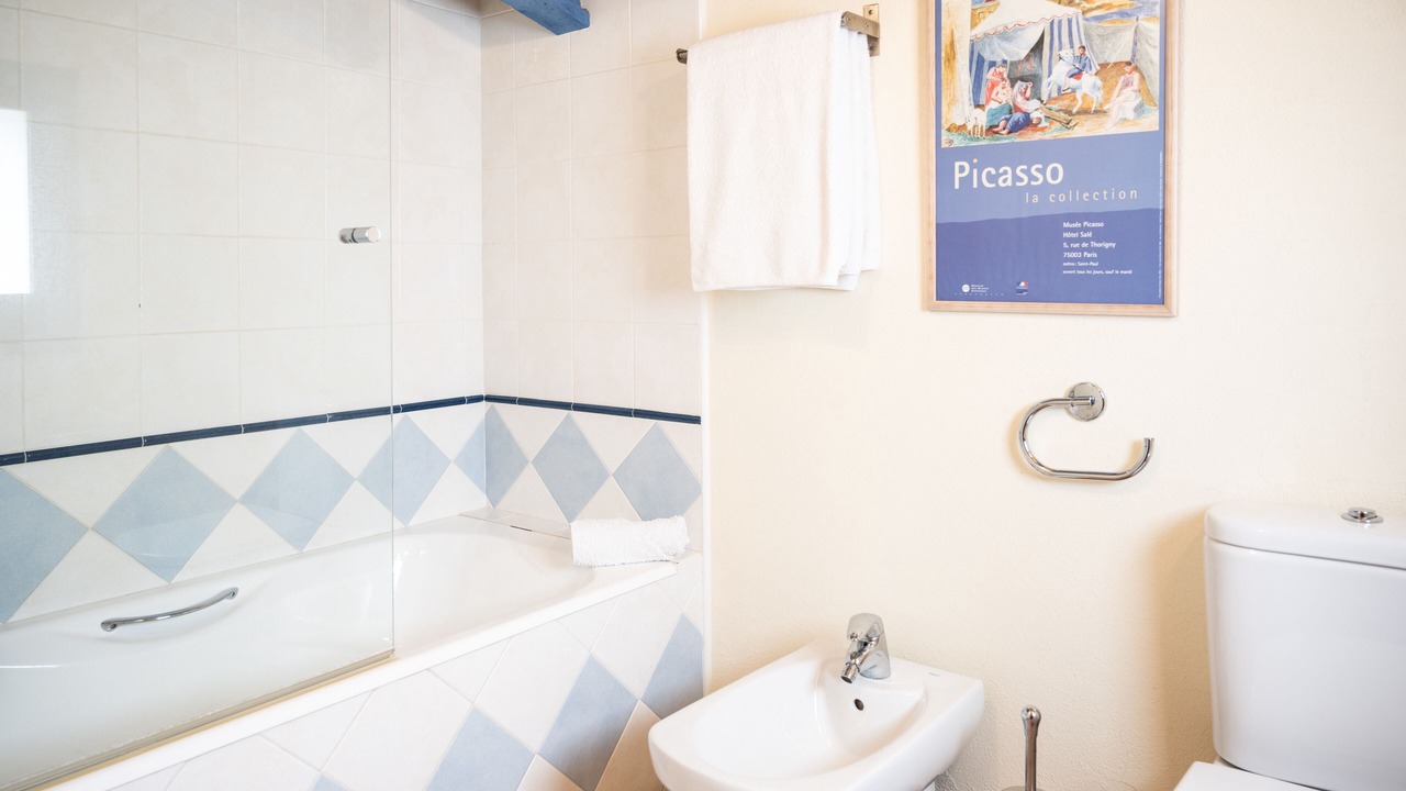 Photo of Bathroom in Camos