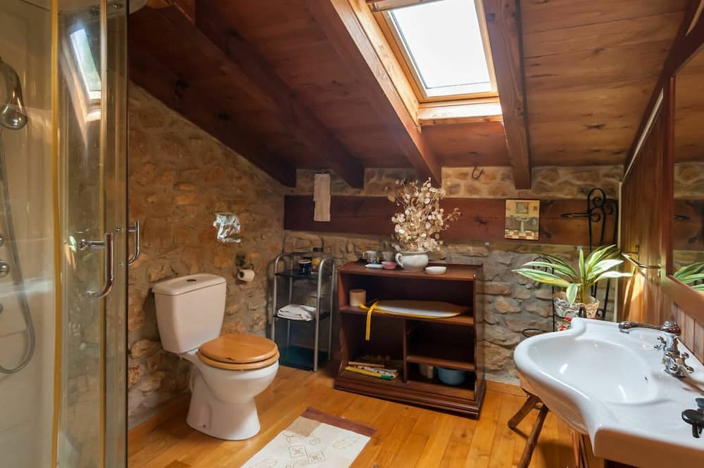 Photo of Bathroom in Herrerias
