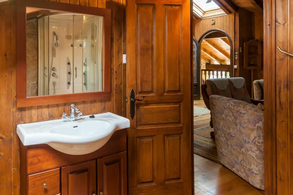 Photo of Bathroom in Herrerias