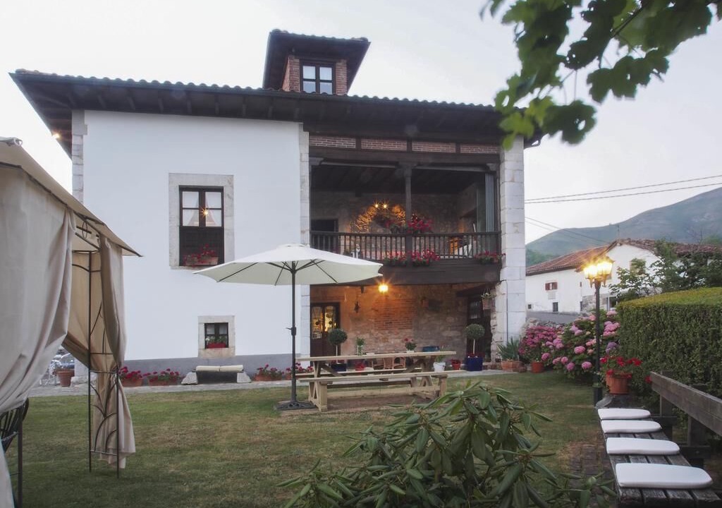 Photo of Outdoor in Avin