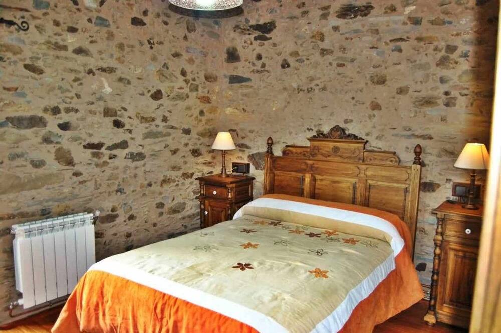 Photo of Bedroom in Lubre