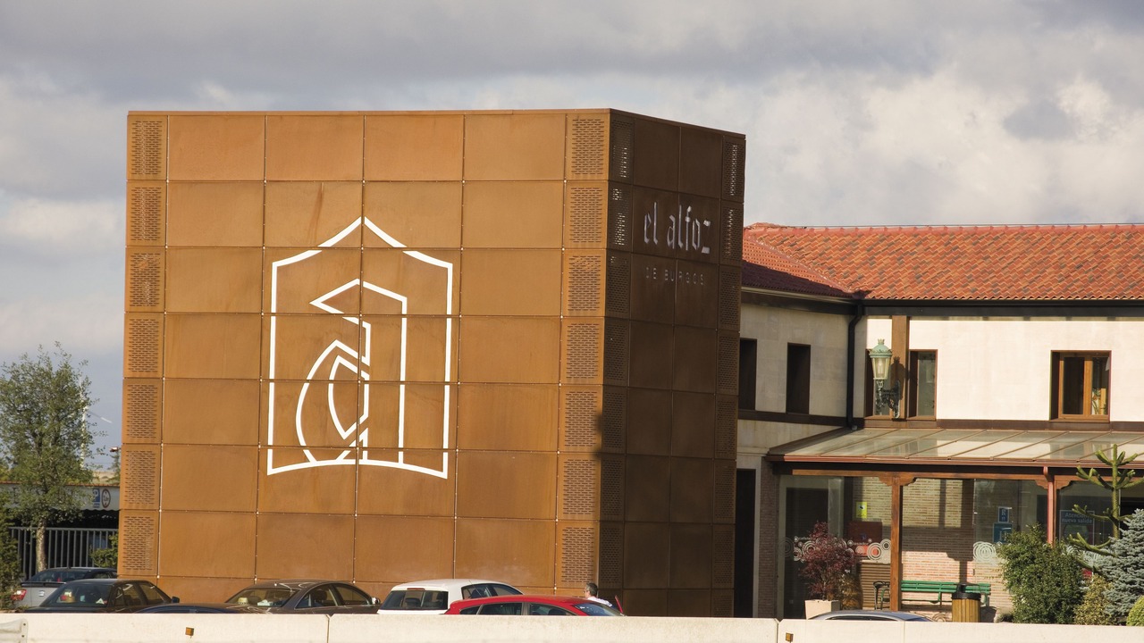 Photo of Buildings in Villagonzalo Pedernales