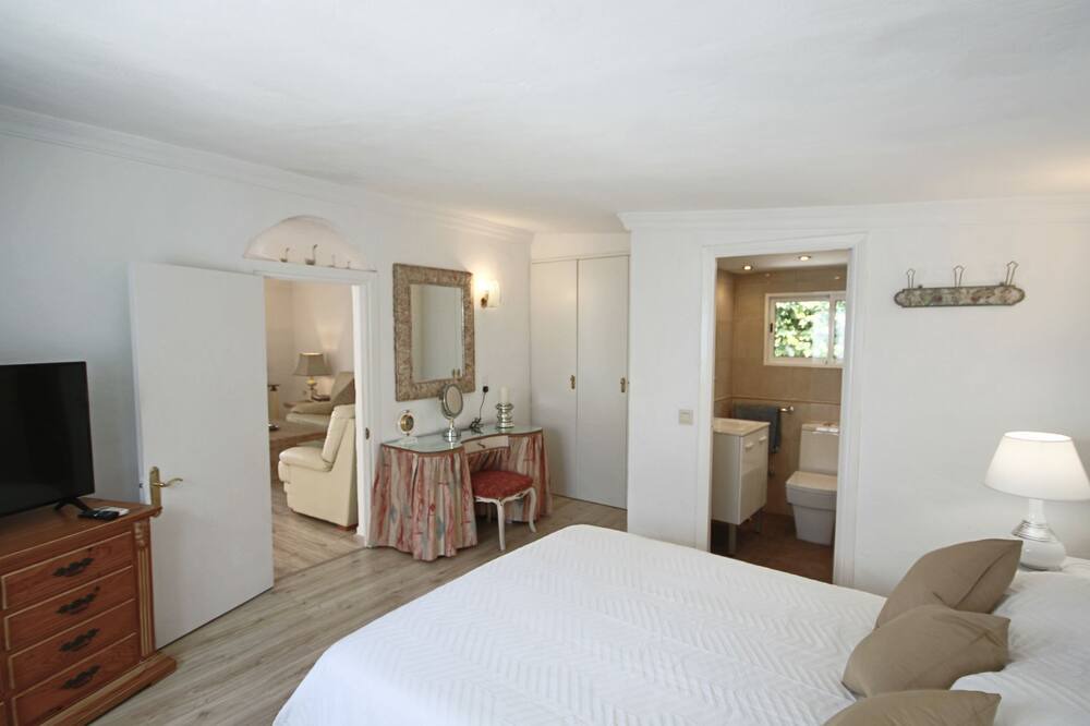 Photo of Bedroom in El Paraiso