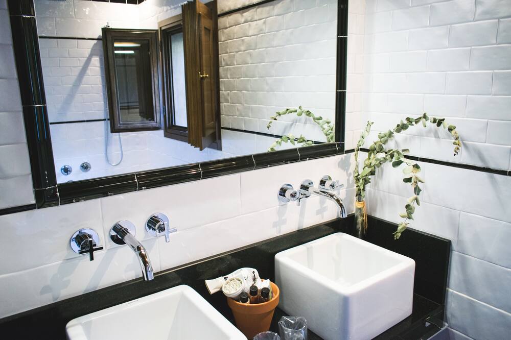 Photo of Bathroom in Corigos