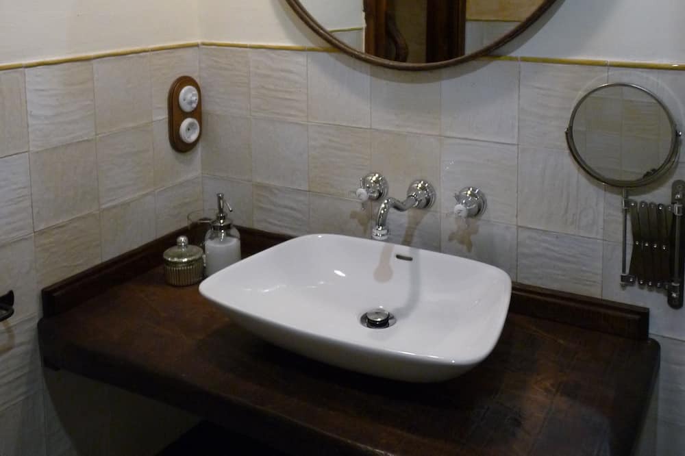 Photo of Bathroom in Coscojuela de Sobrarbe