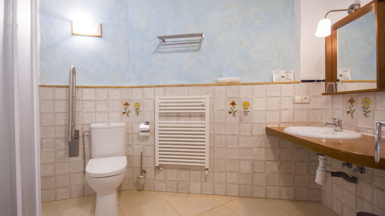 Photo of Bathroom in Panton