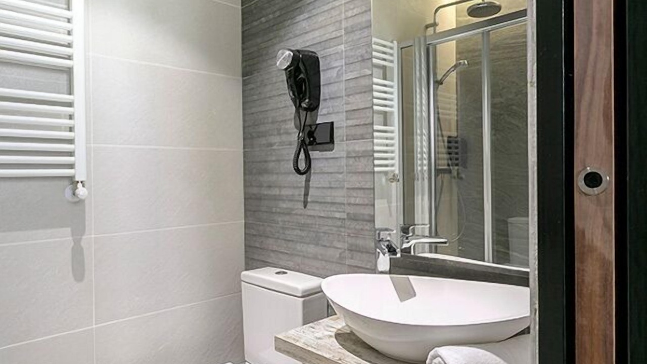 Photo of Bathroom in Literary Quarter