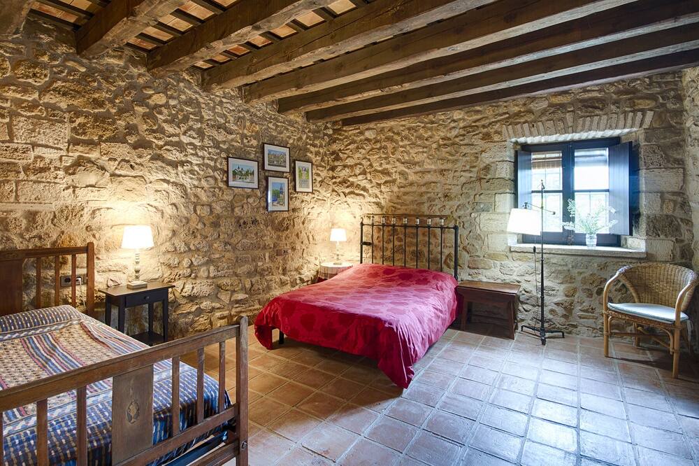 Photo of Bedroom in Cornella del Terri