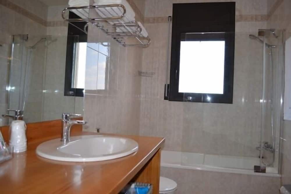 Photo of Bathroom in Montfalco Murallat