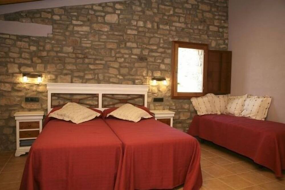 Photo of Bedroom in Montfalco Murallat