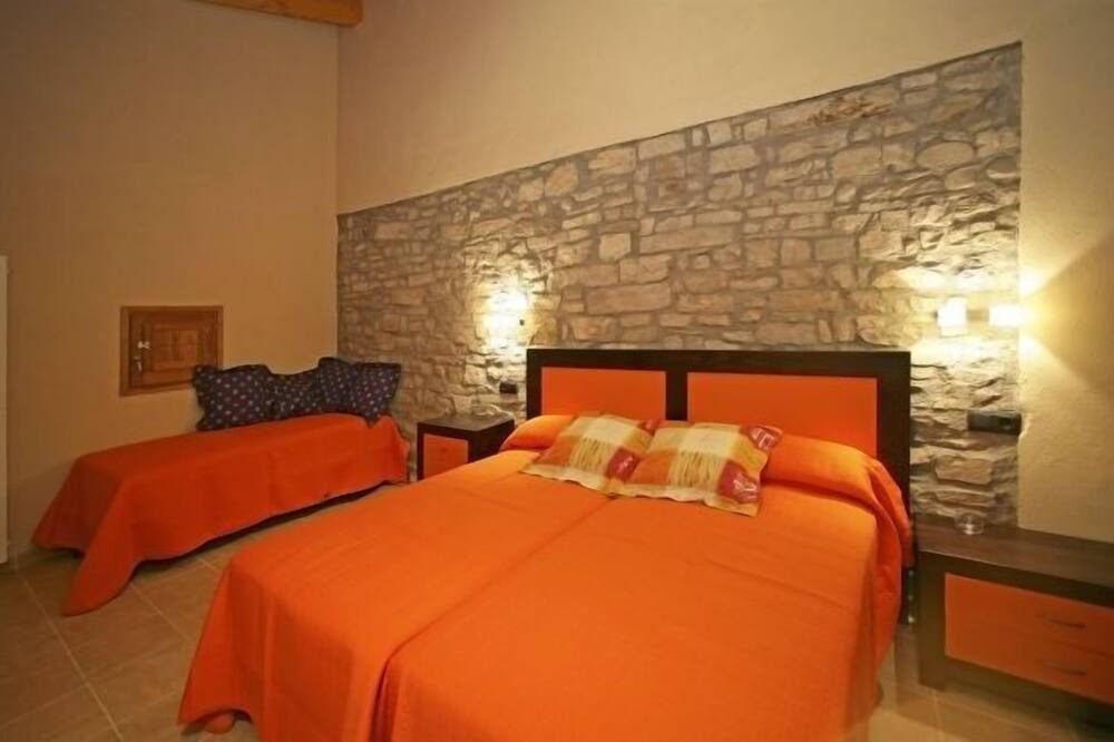Photo of Bedroom in Montfalco Murallat