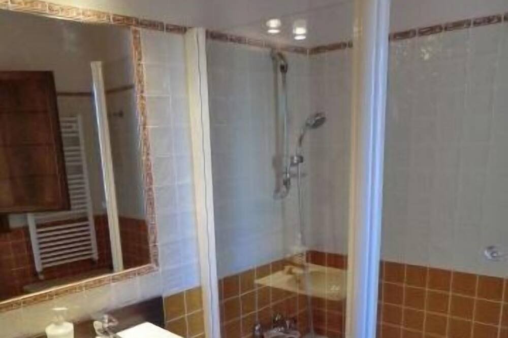 Photo of Bathroom in Montfalco Murallat