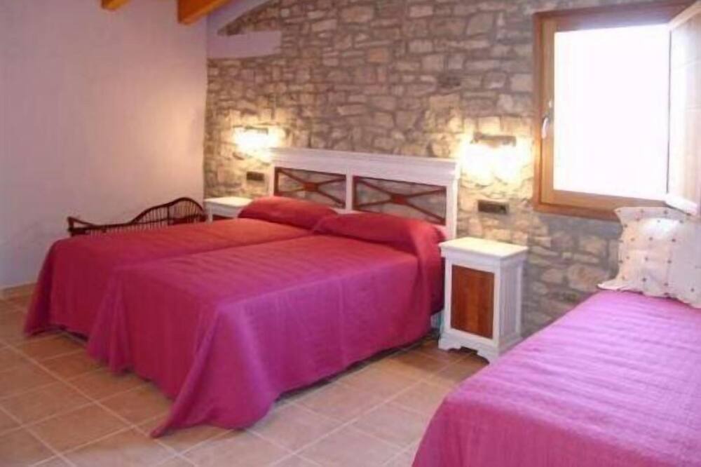 Photo of Bedroom in Montfalco Murallat