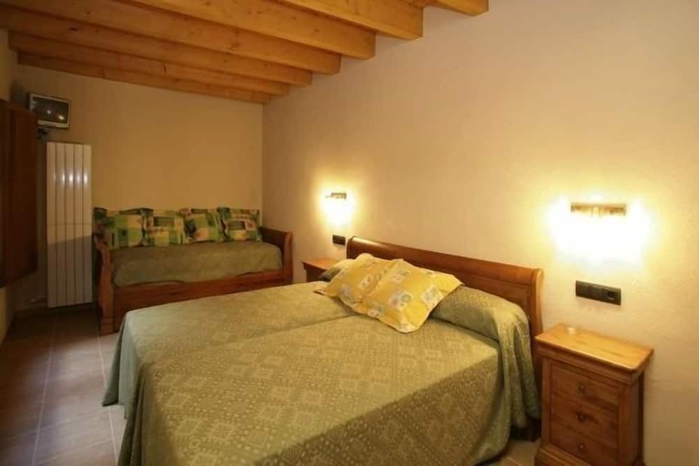 Photo of Bedroom in Montfalco Murallat